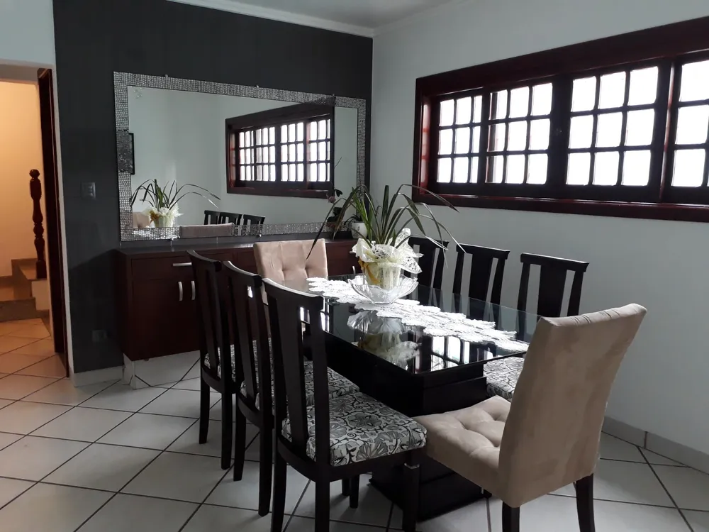 Casa, 3 quartos, 220 m² - Foto 3
