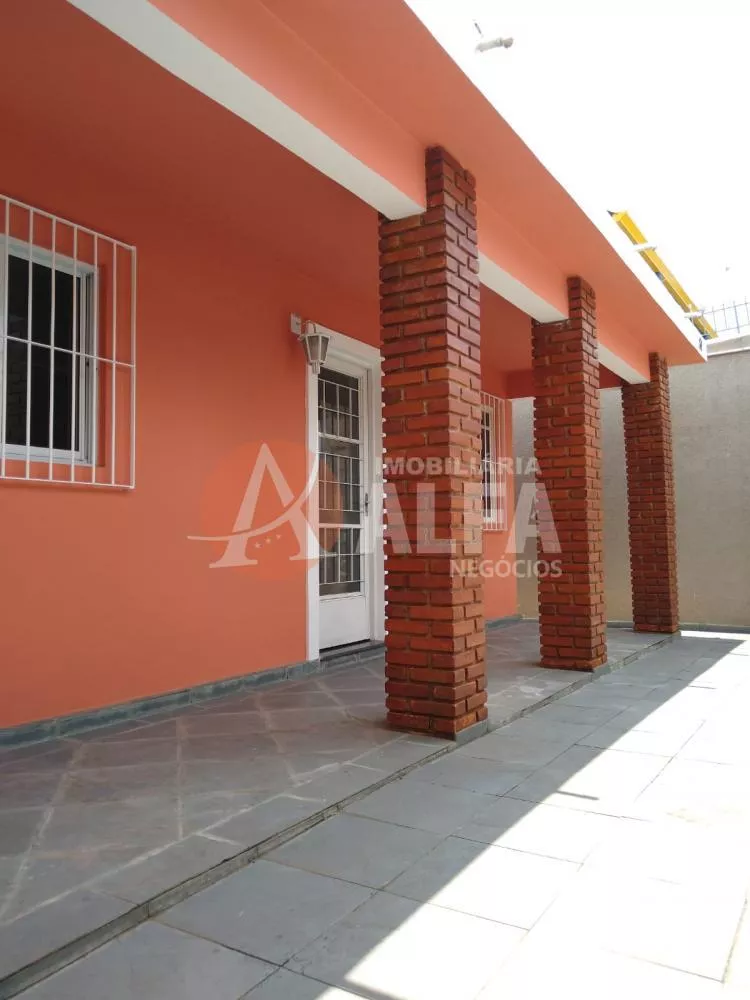 Casa à venda com 3 quartos, 250m² - Foto 2