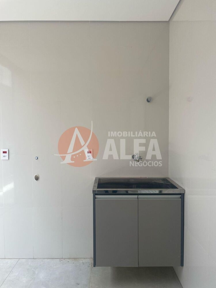 Casa para alugar com 4 quartos, 307m² - Foto 1