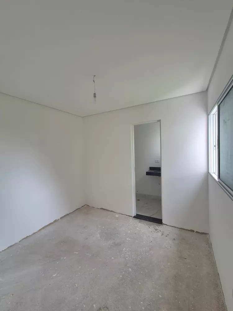 Casa à venda com 3 quartos, 150m² - Foto 2