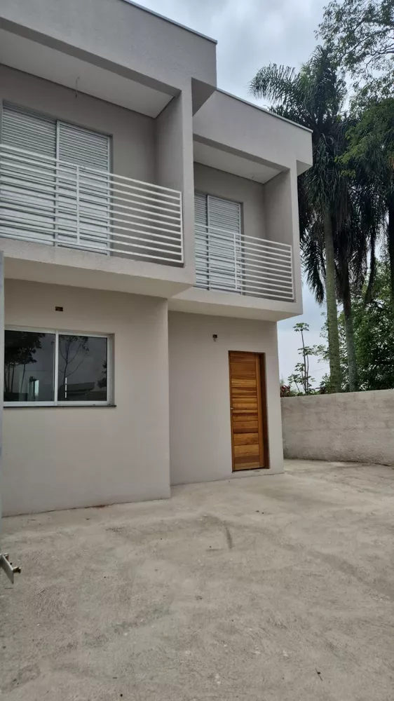 Casa à venda com 3 quartos, 150m² - Foto 1