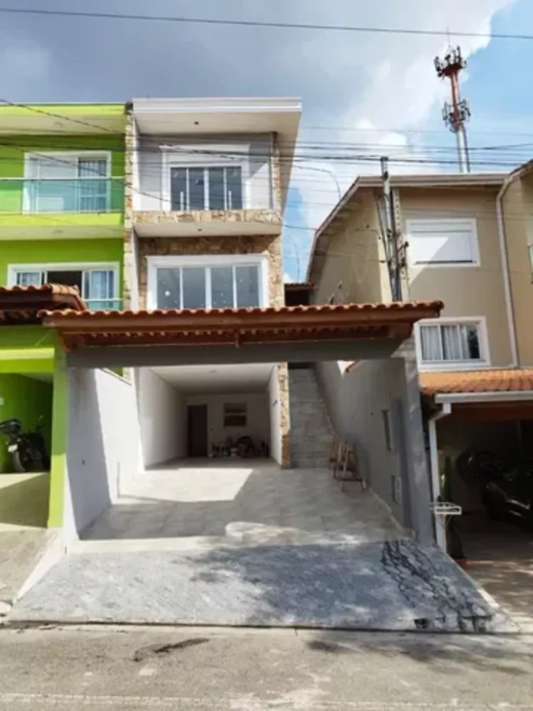 Casa à venda com 3 quartos, 158m² - Foto 1