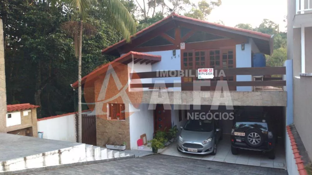 Casa à venda com 3 quartos, 220m² - Foto 1