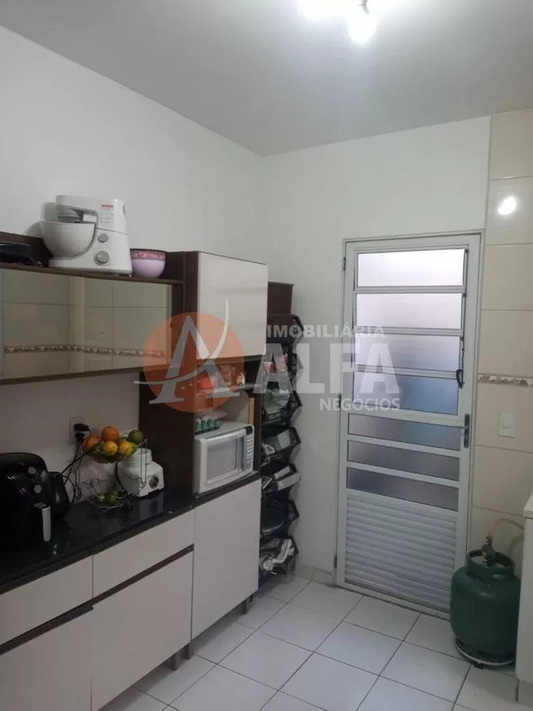 Casa à venda com 2 quartos, 71m² - Foto 3