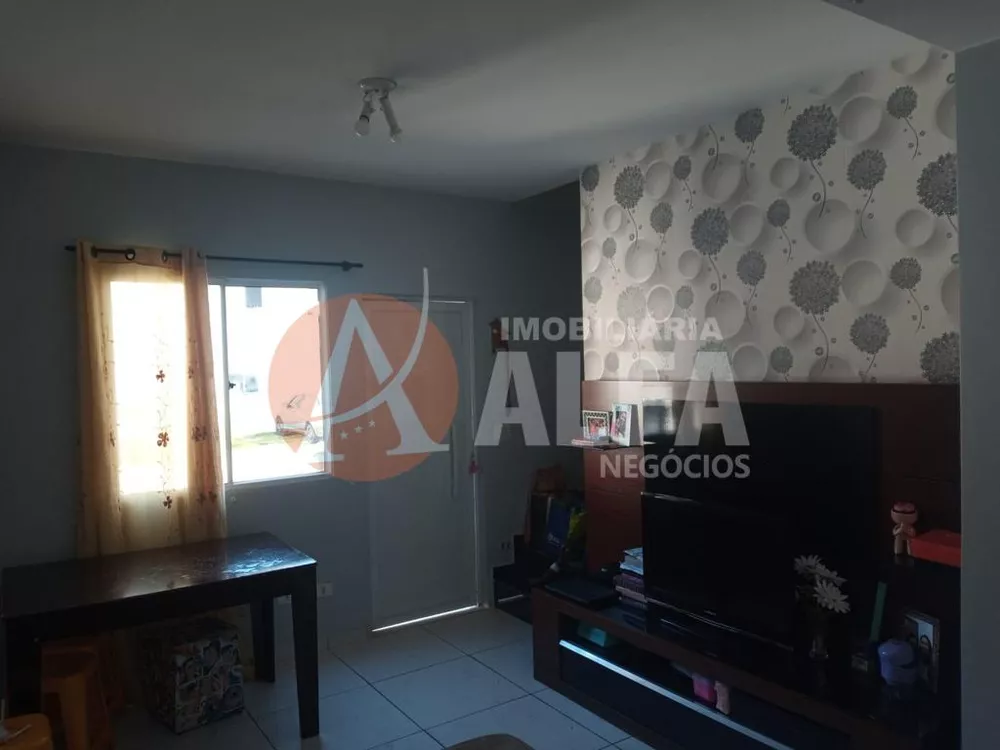 Casa à venda com 2 quartos, 71m² - Foto 2