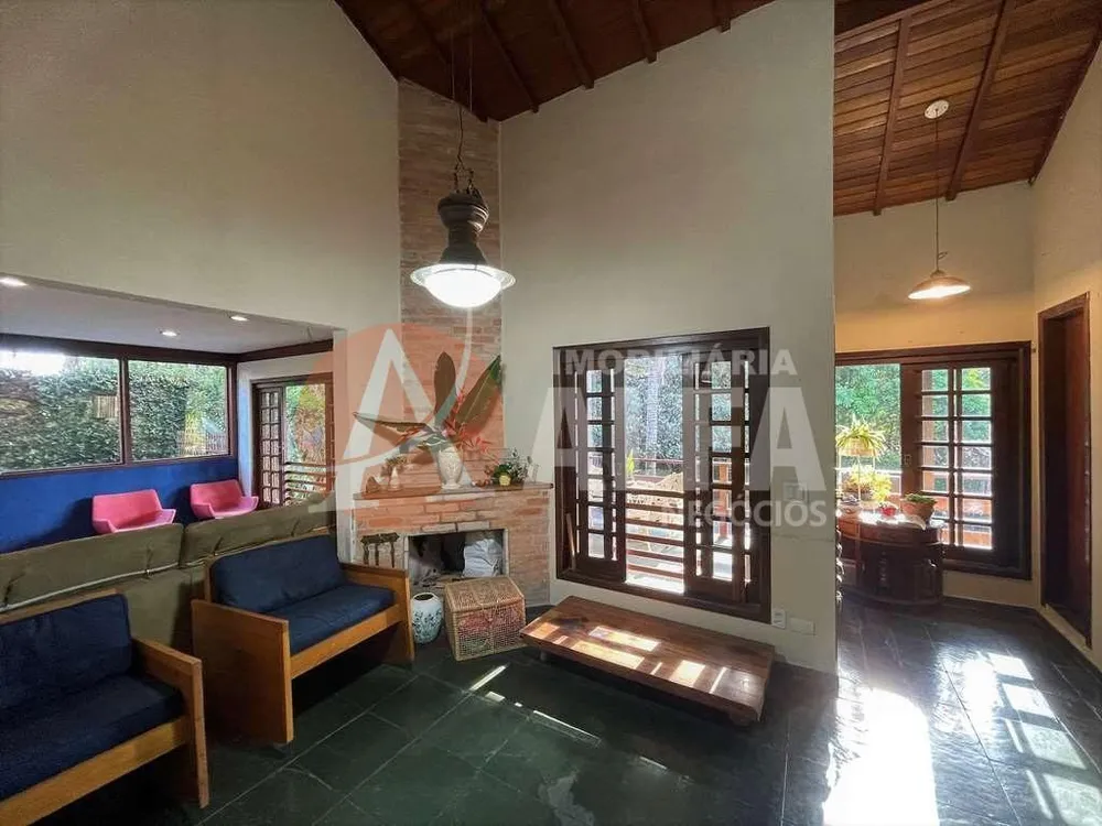 Casa, 4 quartos, 220 m² - Foto 1