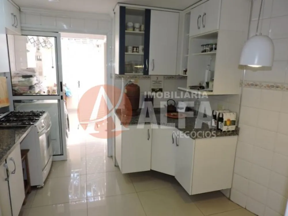 Casa, 3 quartos, 211 m² - Foto 2