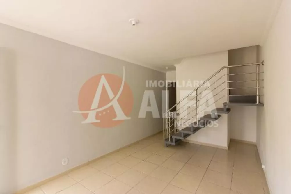 Casa à venda com 2 quartos, 70m² - Foto 3