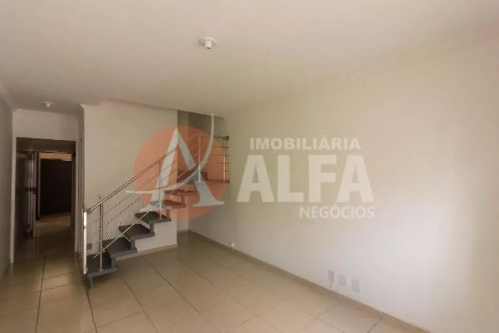 Casa à venda com 2 quartos, 70m² - Foto 2