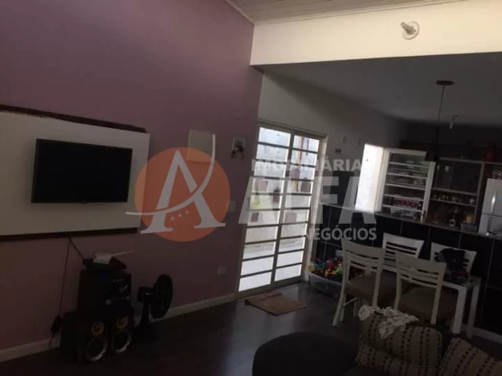 Casa à venda com 2 quartos, 73m² - Foto 1