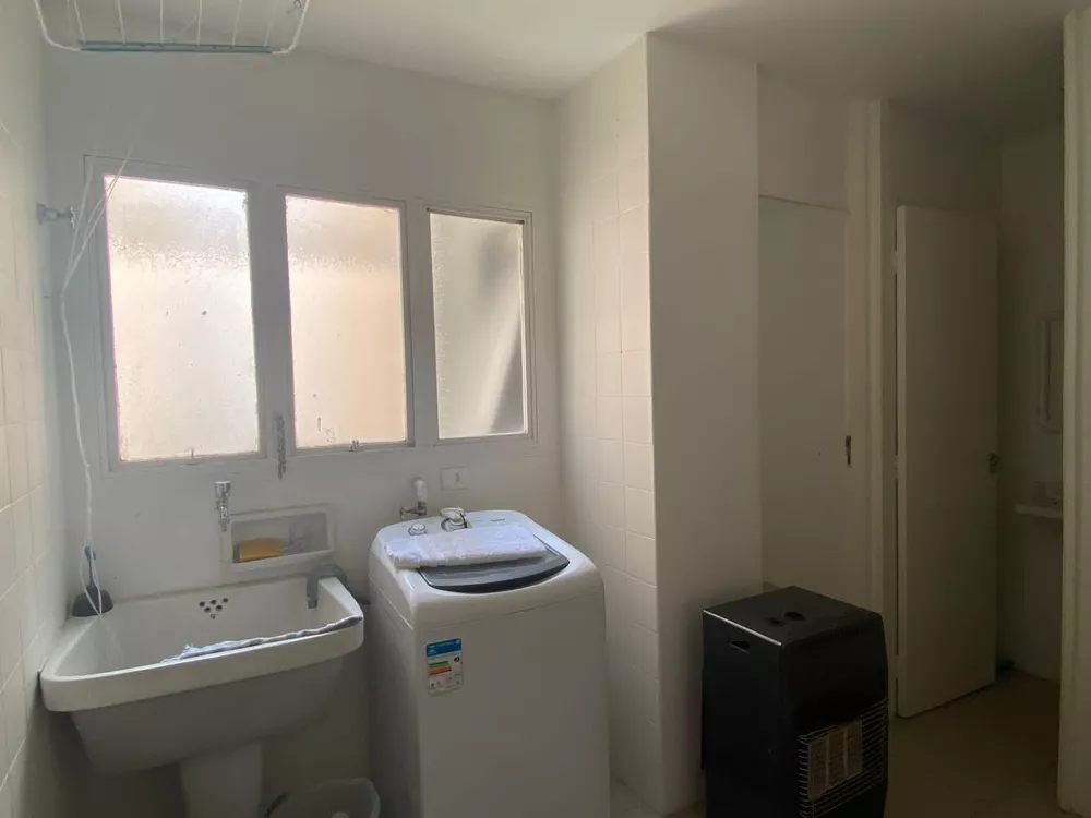 Apartamento para alugar com 4 quartos, 200m² - Foto 2