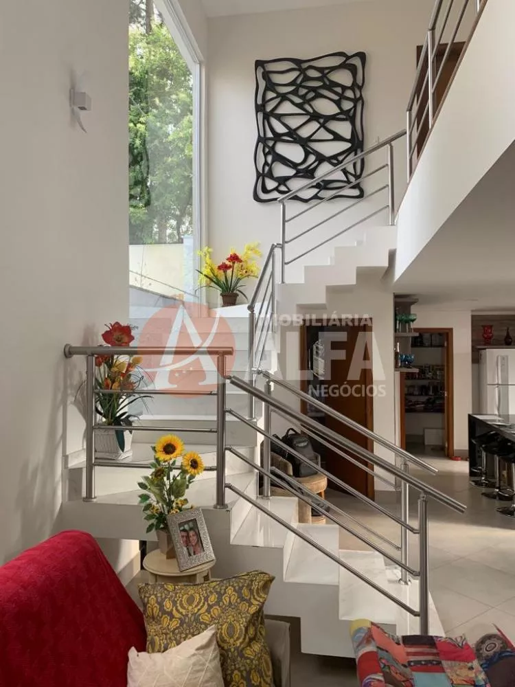 Casa à venda com 3 quartos, 216m² - Foto 2