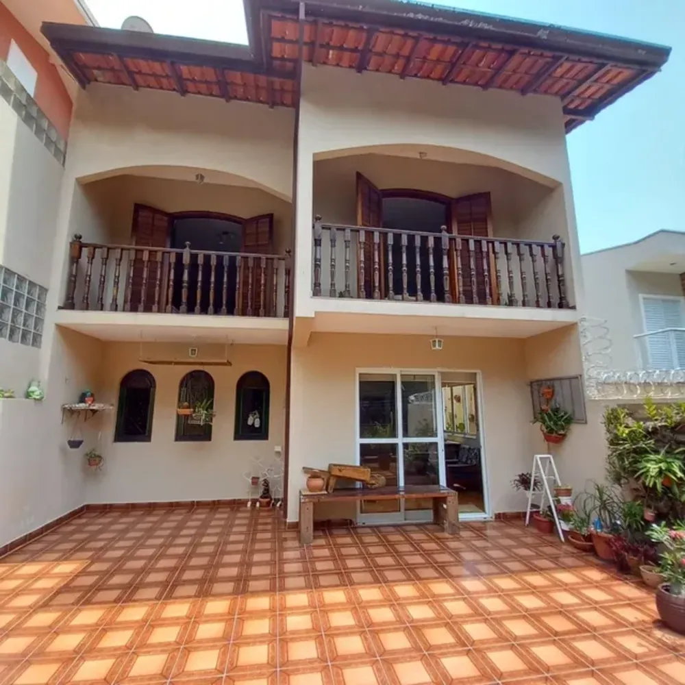 Casa, 3 quartos, 250 m² - Foto 1