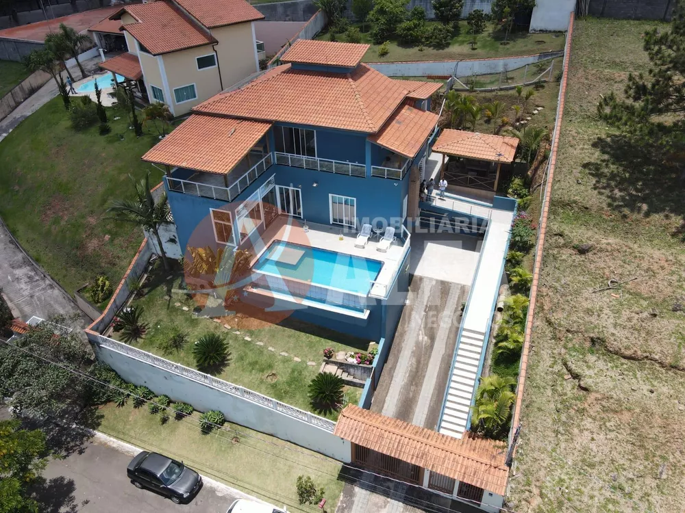 Casa à venda com 3 quartos, 377m² - Foto 1