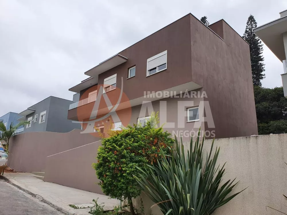 Casa à venda com 4 quartos, 238m² - Foto 2