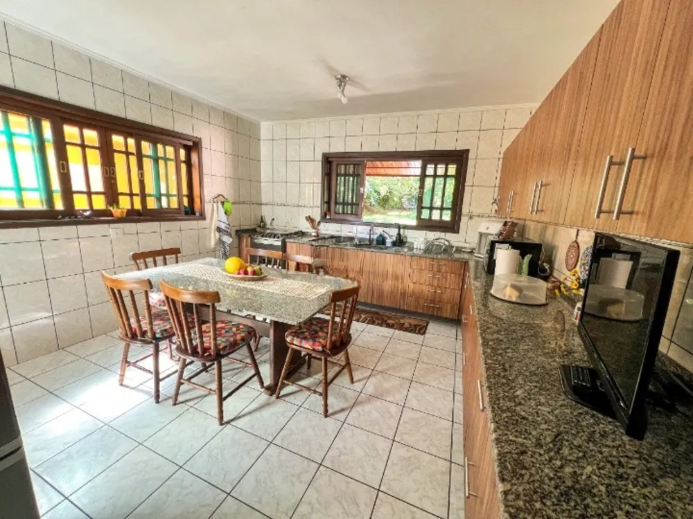 Casa, 4 quartos, 253 m² - Foto 1