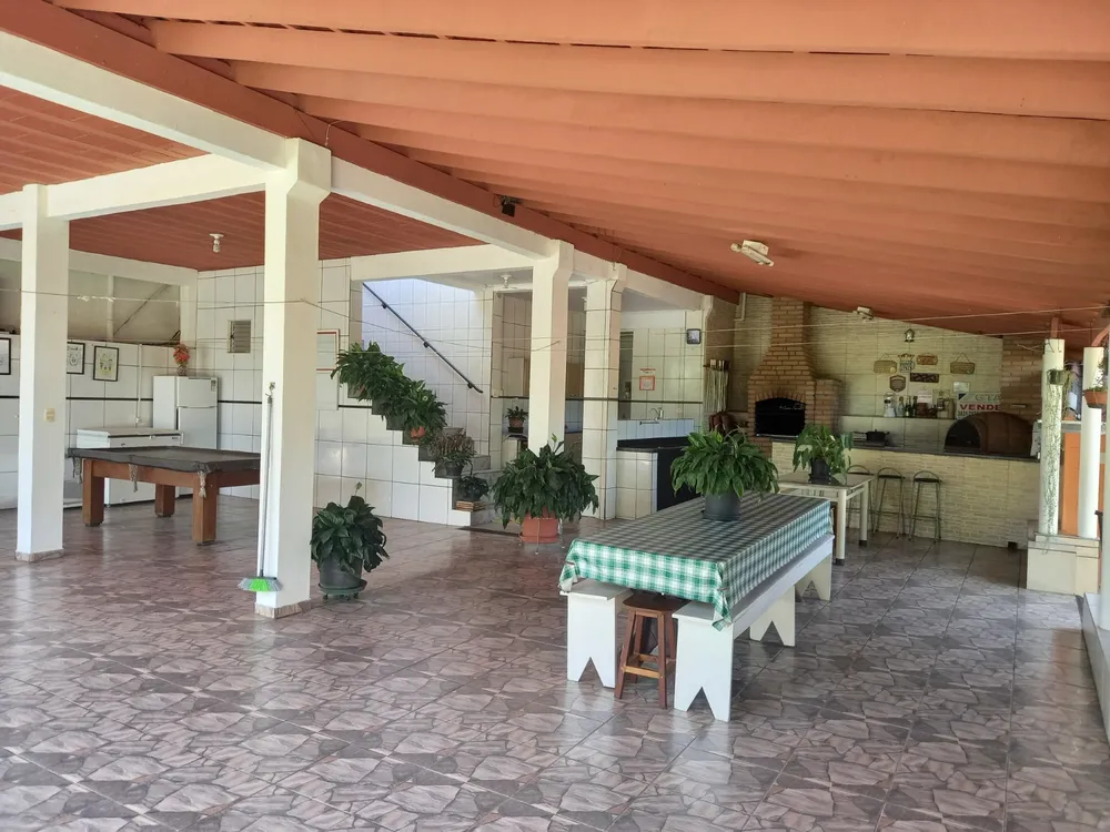 Chácara, 3 quartos, 2153 m² - Foto 1