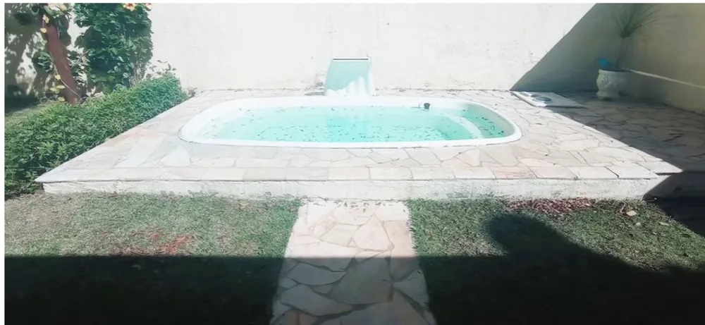 Casa, 6 quartos, 215 m² - Foto 1