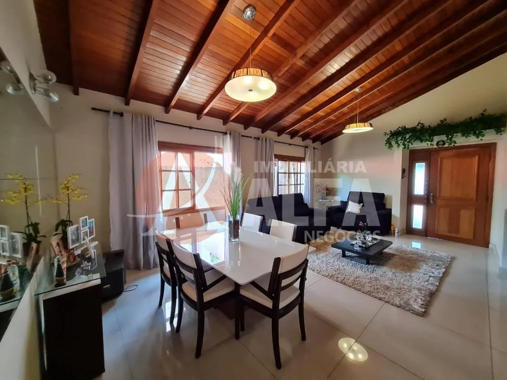 Casa, 5 quartos, 270 m² - Foto 2