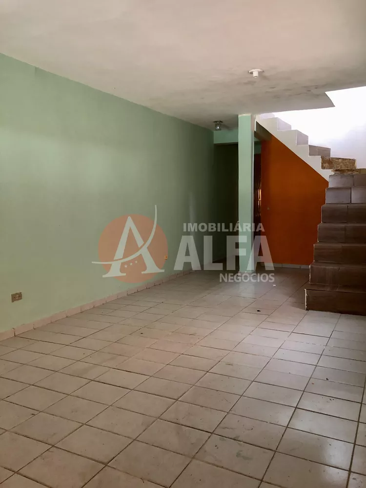 Casa à venda com 4 quartos, 100m² - Foto 2