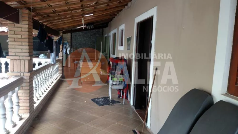 Casa à venda com 4 quartos, 220m² - Foto 2