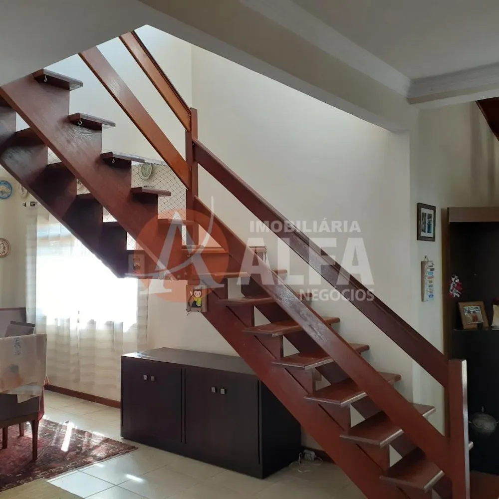 Casa, 3 quartos, 232 m² - Foto 1