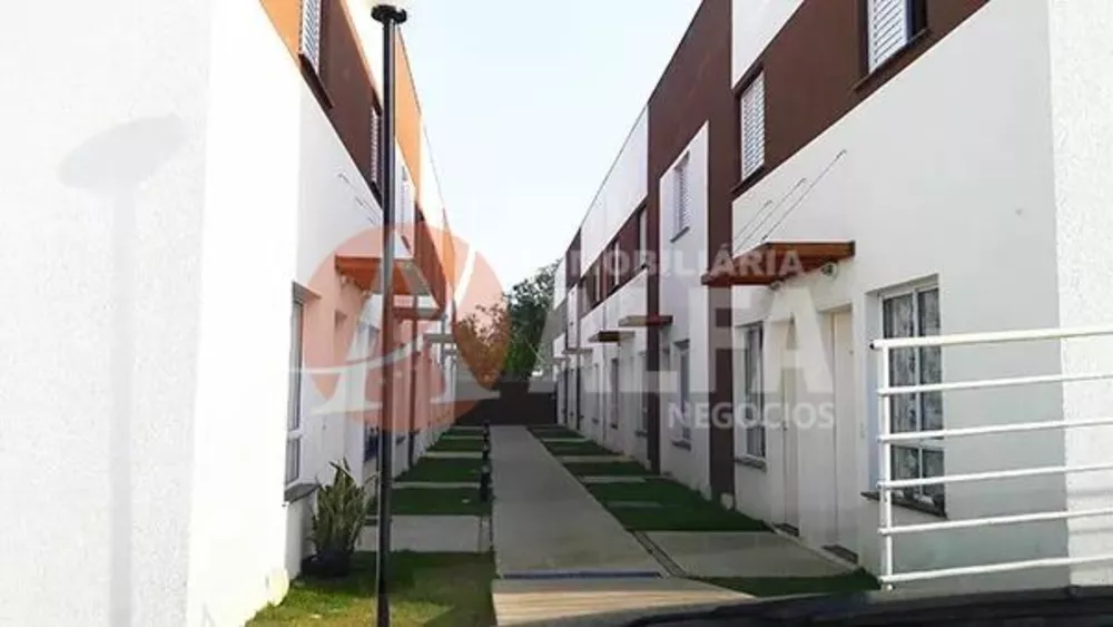 Casa à venda com 2 quartos, 70m² - Foto 2