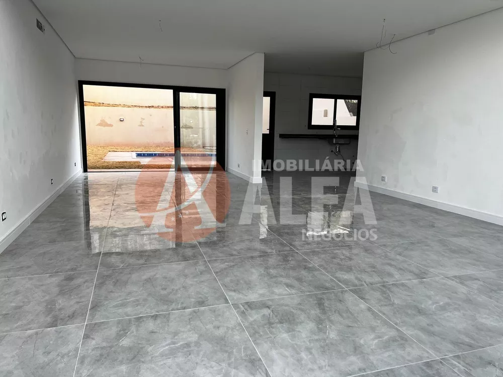 Casa à venda com 3 quartos, 226m² - Foto 2