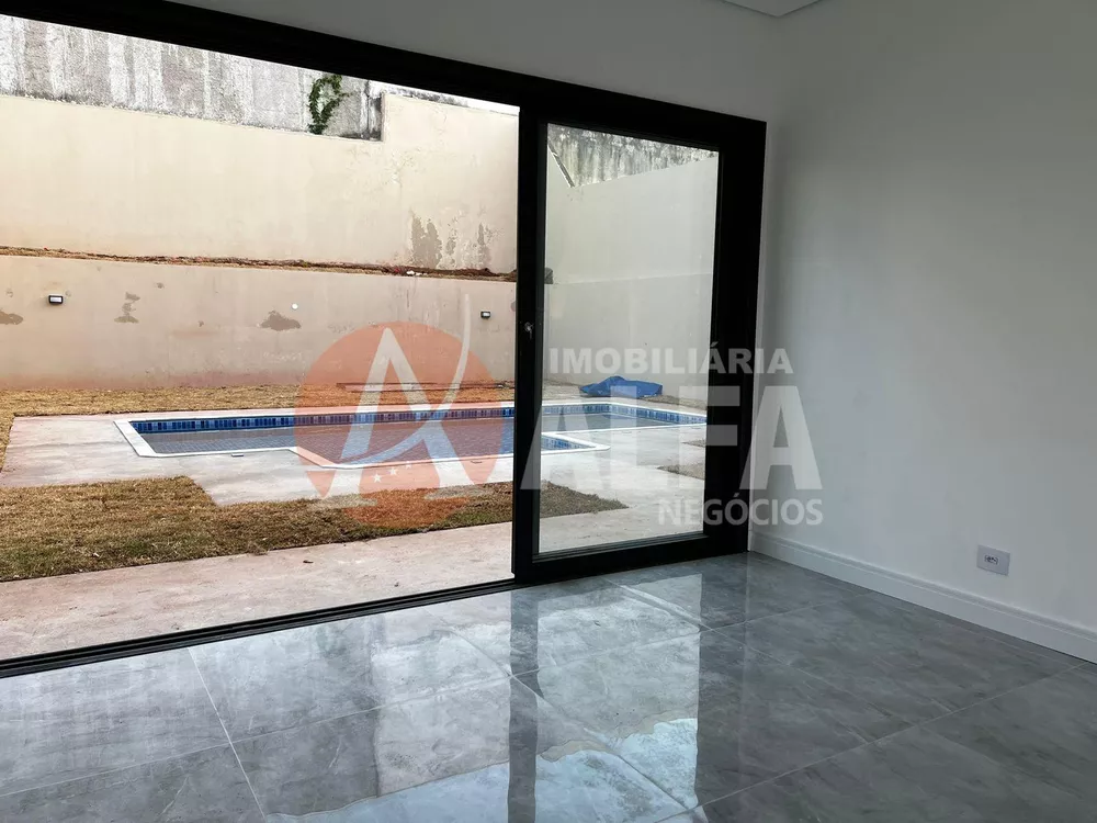 Casa à venda com 3 quartos, 226m² - Foto 4