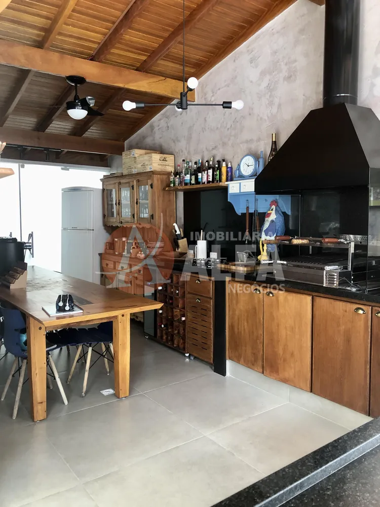 Casa, 4 quartos, 330 m² - Foto 2