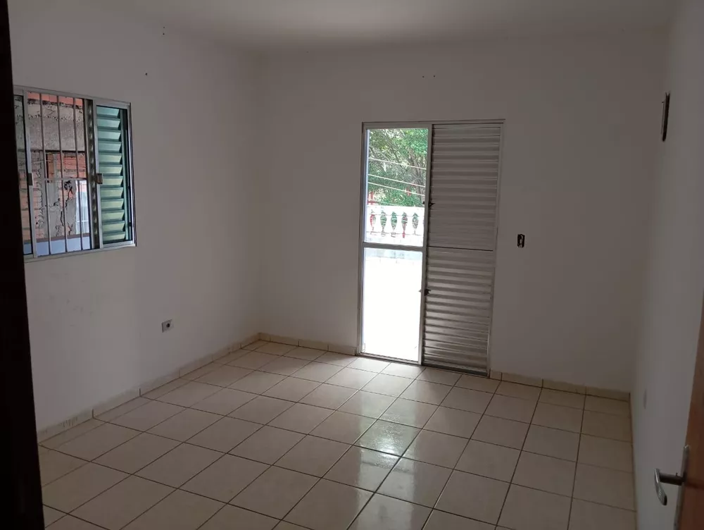 Casa à venda com 2 quartos, 125m² - Foto 2