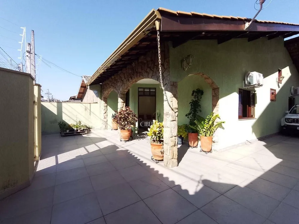 Casa, 3 quartos, 136 m² - Foto 1