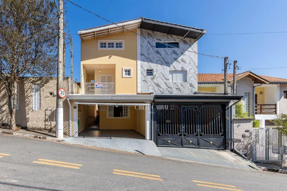 Casa, 3 quartos, 212 m² - Foto 1