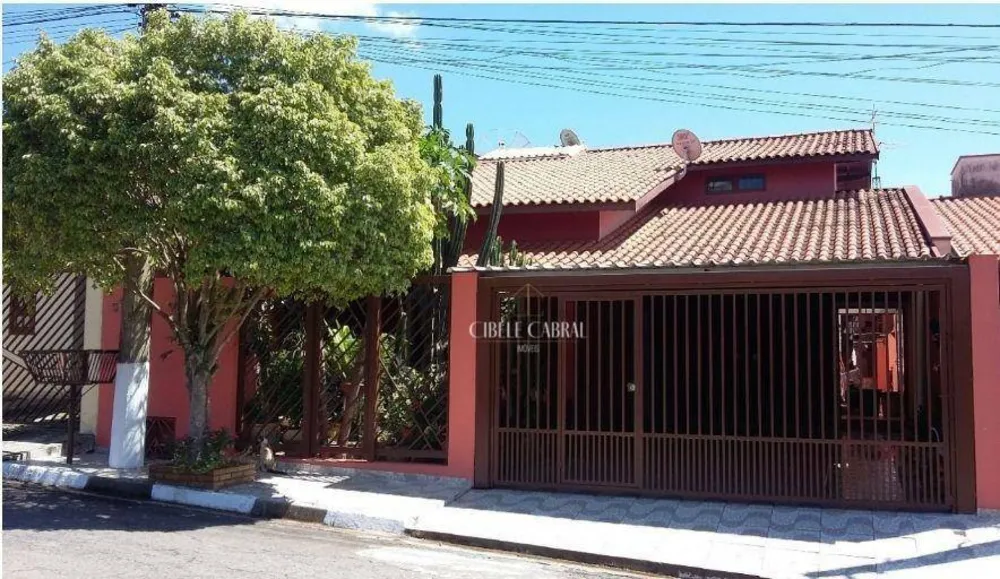 Casa, 5 quartos, 224 m² - Foto 1