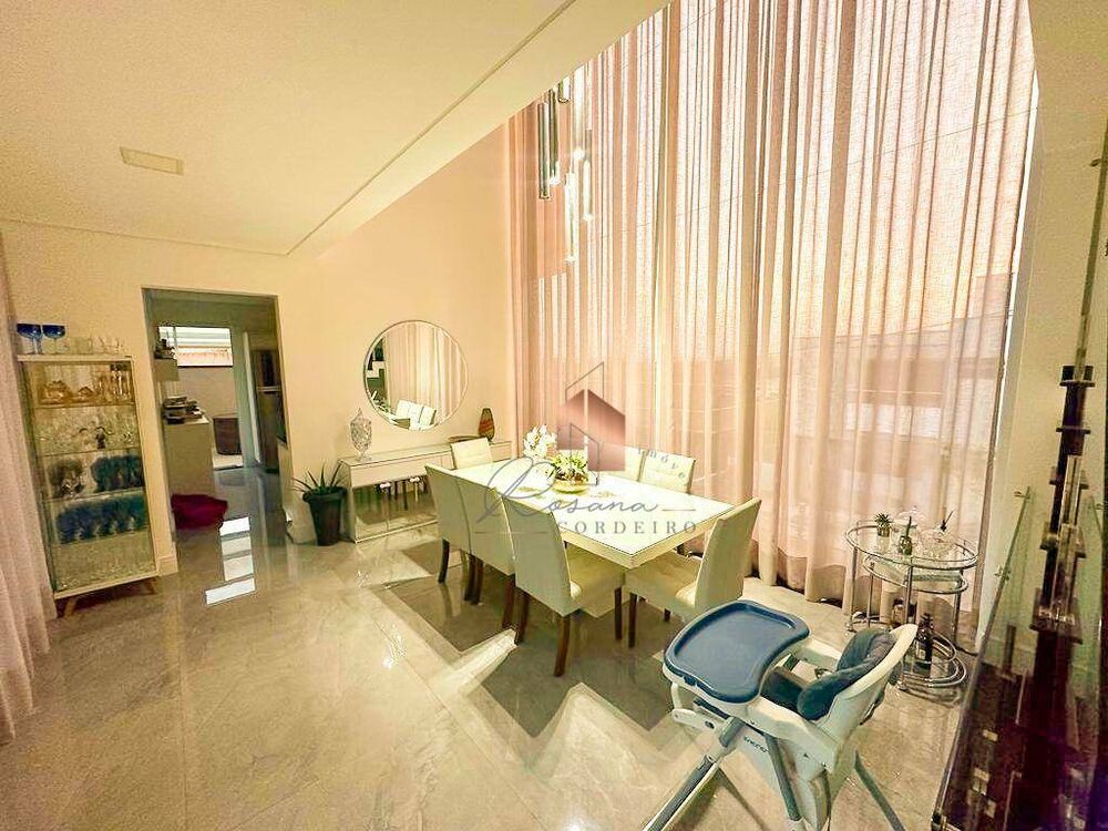 Sobrado, 3 quartos, 324 m² - Foto 1