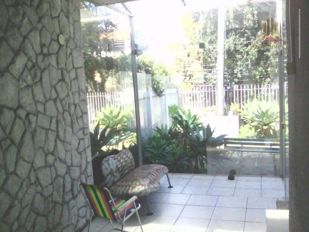 Casa à venda com 3 quartos, 240m² - Foto 4