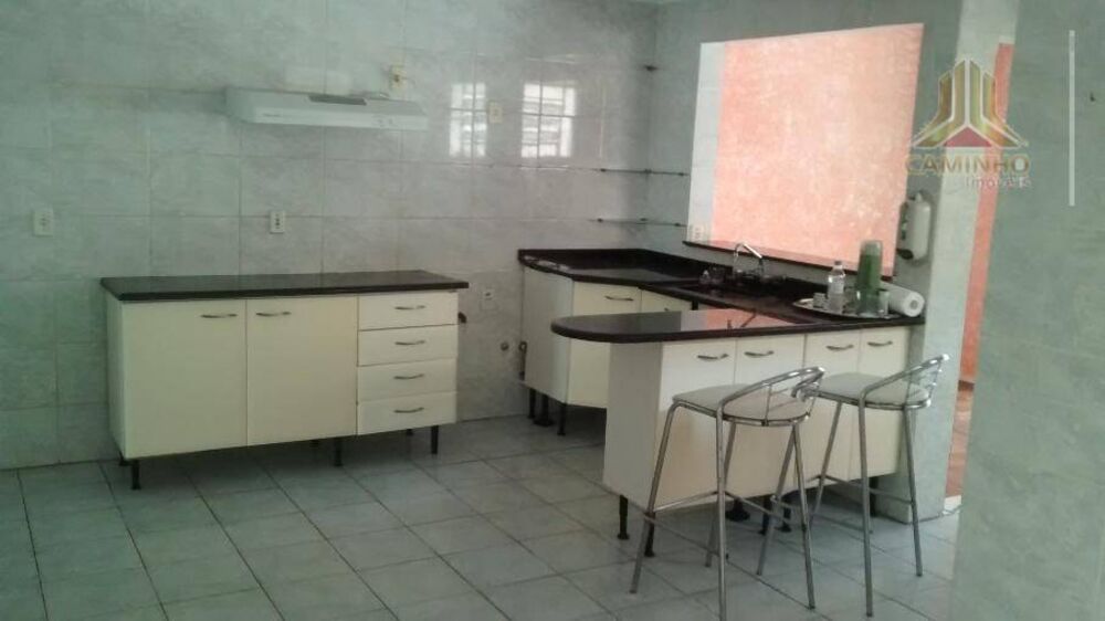 Casa à venda com 3 quartos, 240m² - Foto 3