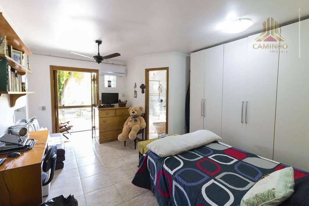 Casa à venda com 3 quartos, 251m² - Foto 3