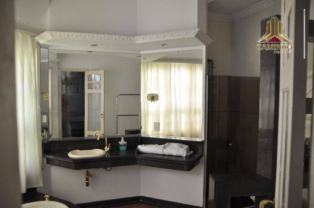 Casa à venda com 4 quartos, 450m² - Foto 2