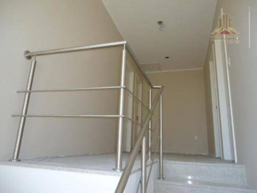 Casa à venda com 3 quartos, 196m² - Foto 1
