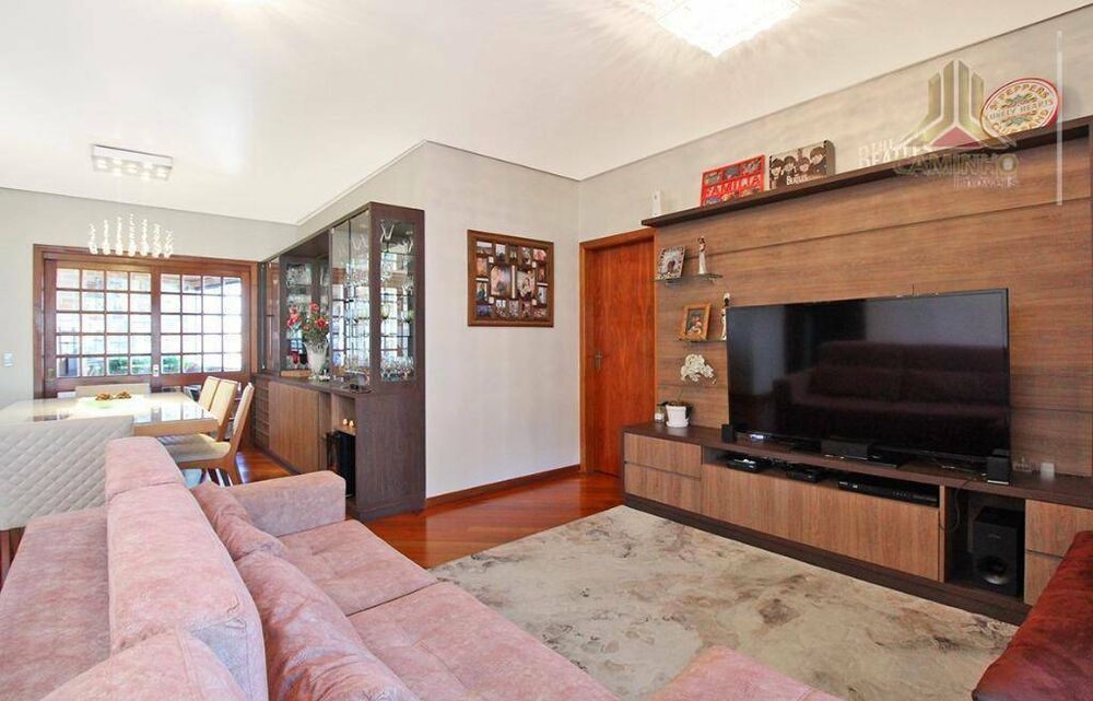 Apartamento à venda com 3 quartos, 160m² - Foto 1