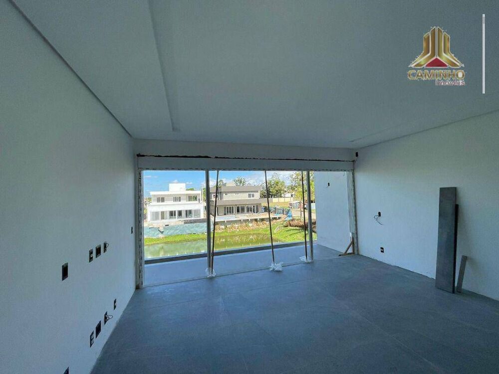 Casa de Condomínio à venda com 3 quartos, 323m² - Foto 4