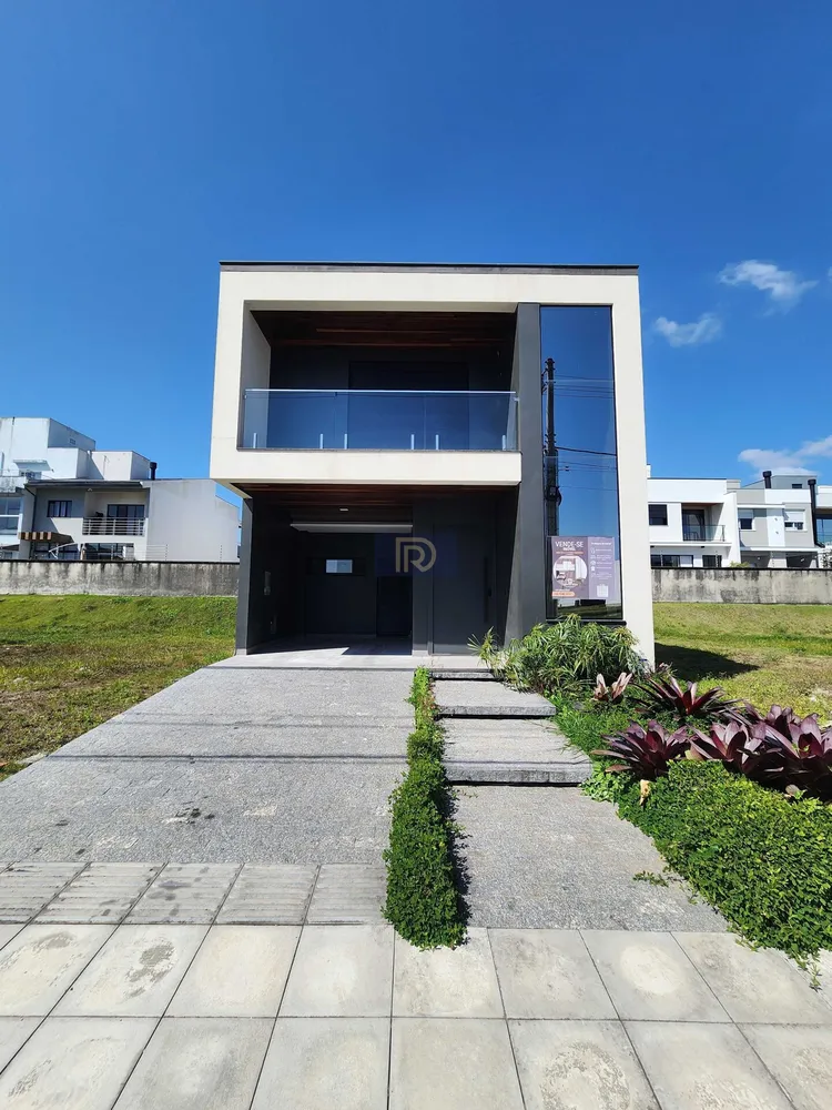 Casa, 3 quartos, 196 m² - Foto 1