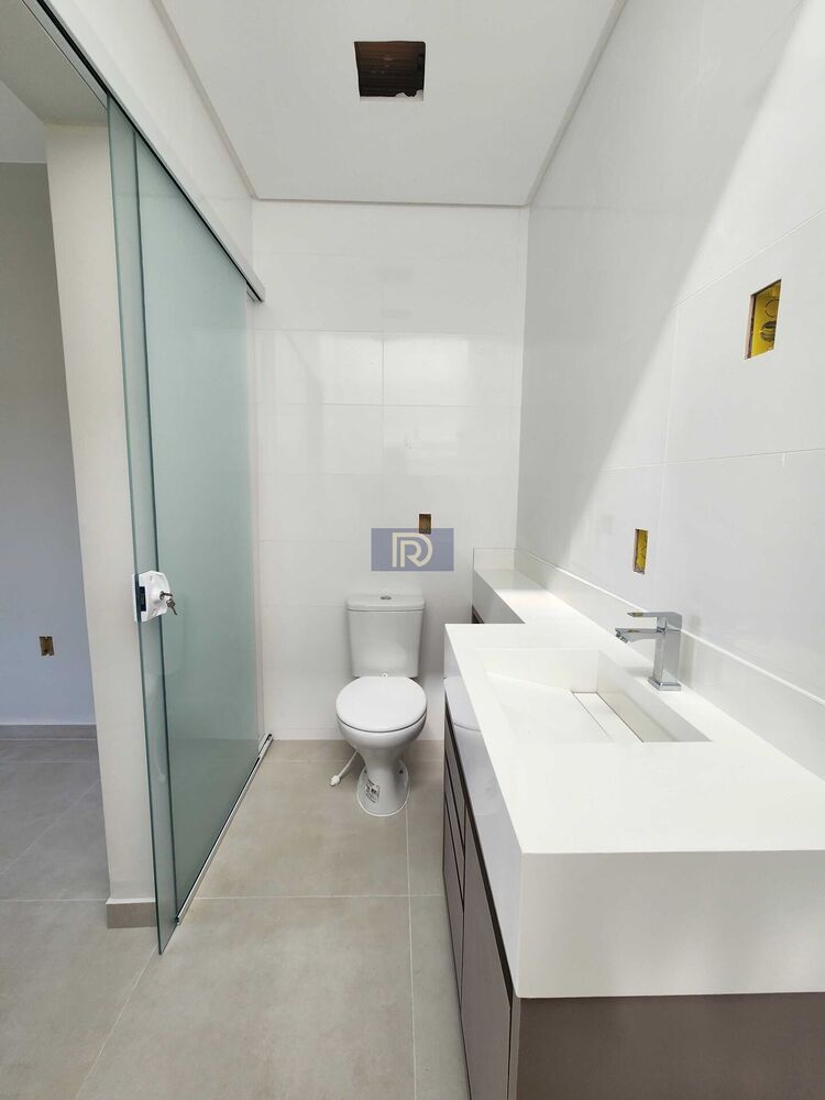 Casa à venda com 2 quartos, 64m² - Foto 1