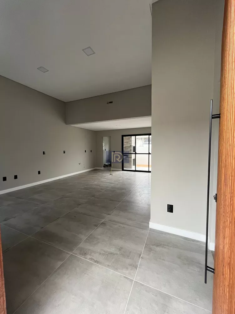 Casa à venda com 3 quartos, 100m² - Foto 4