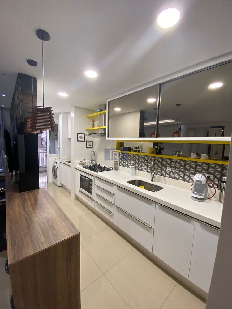 Apartamento à venda com 2 quartos, 77m² - Foto 2