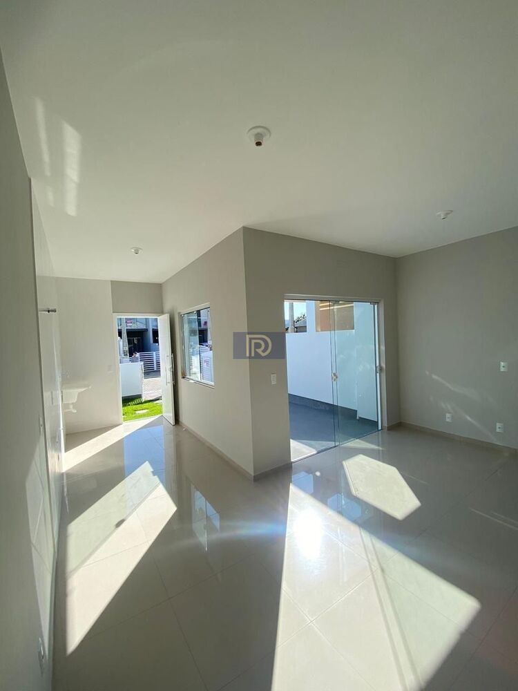 Casa à venda com 2 quartos, 48m² - Foto 1