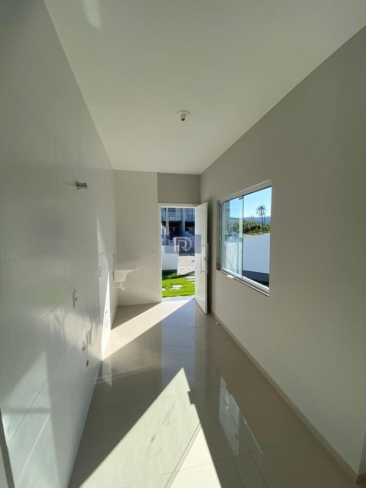 Casa à venda com 2 quartos, 48m² - Foto 2