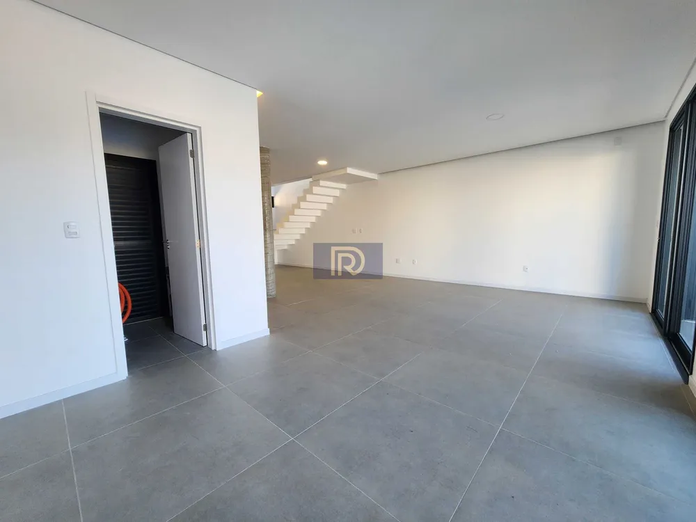 Casa, 3 quartos, 216 m² - Foto 1