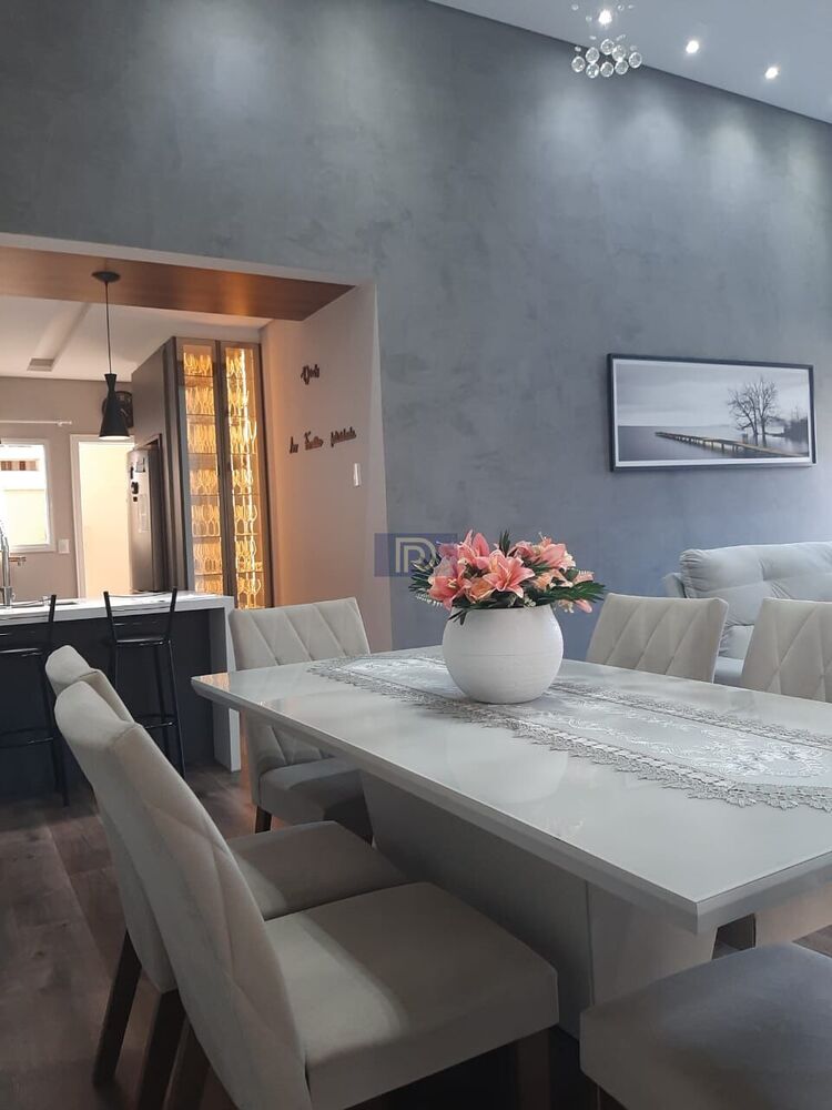 Casa à venda com 3 quartos, 187m² - Foto 1